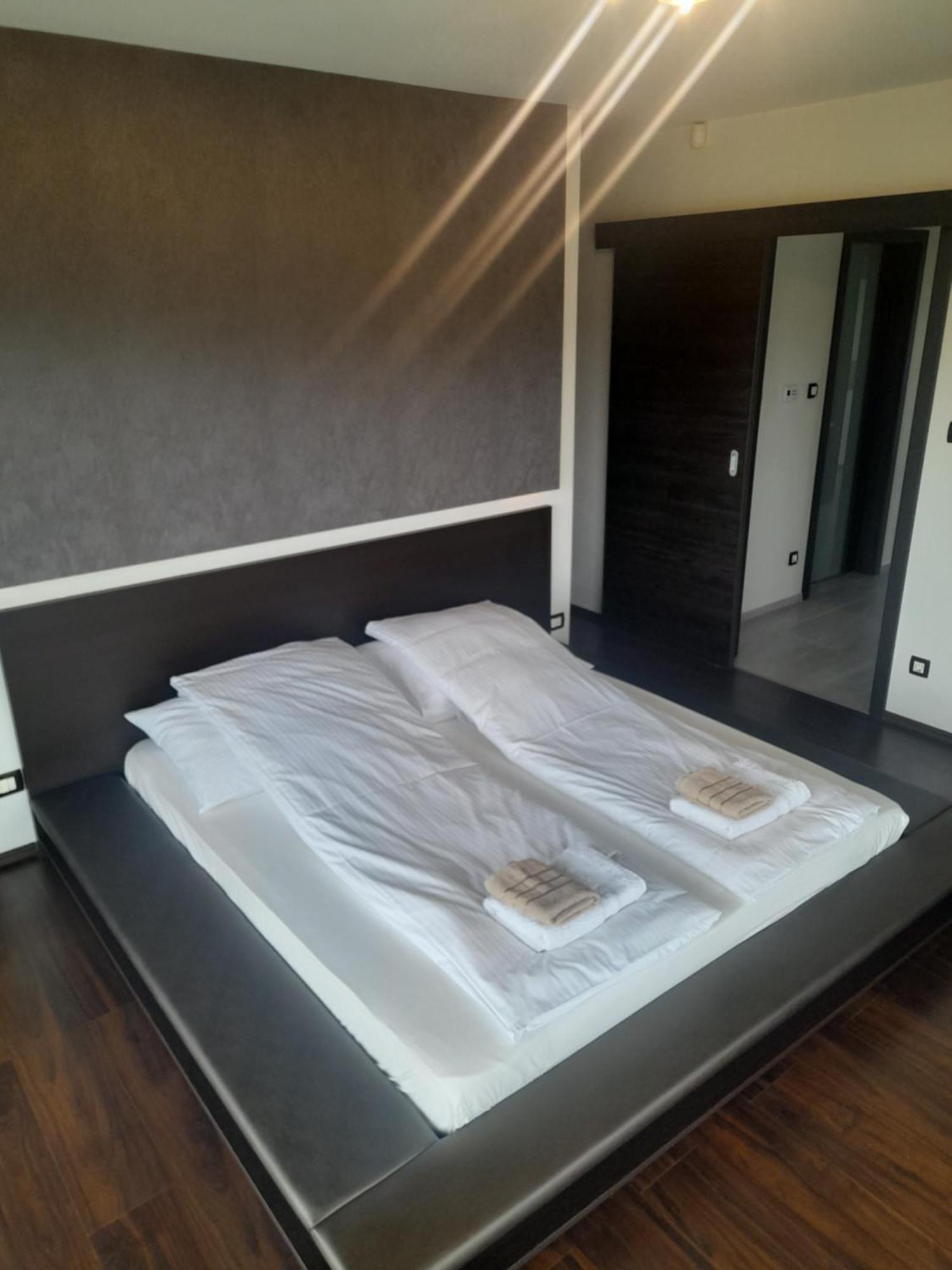 Private Family Villa بوداورس المظهر الخارجي الصورة