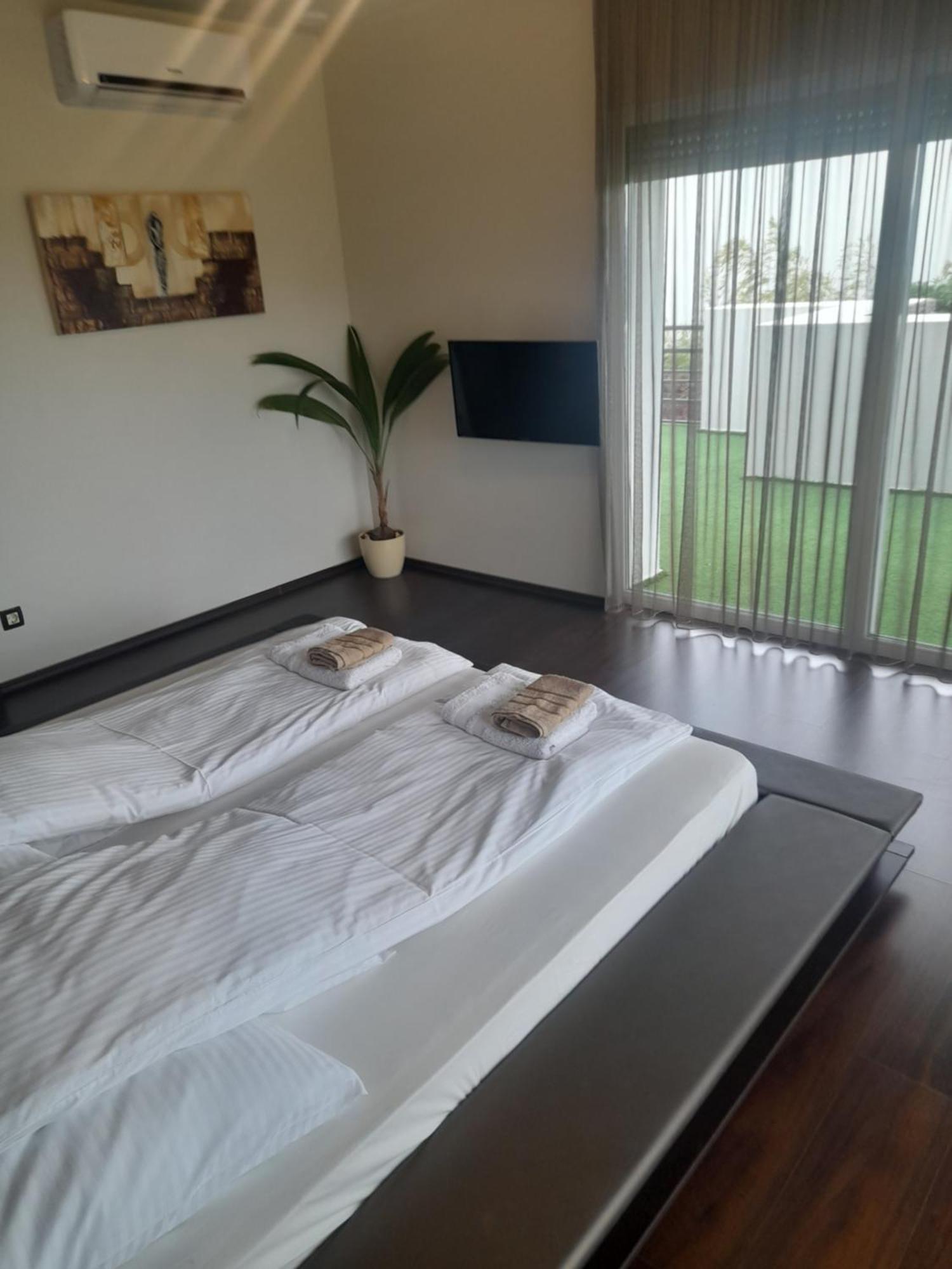 Private Family Villa بوداورس المظهر الخارجي الصورة